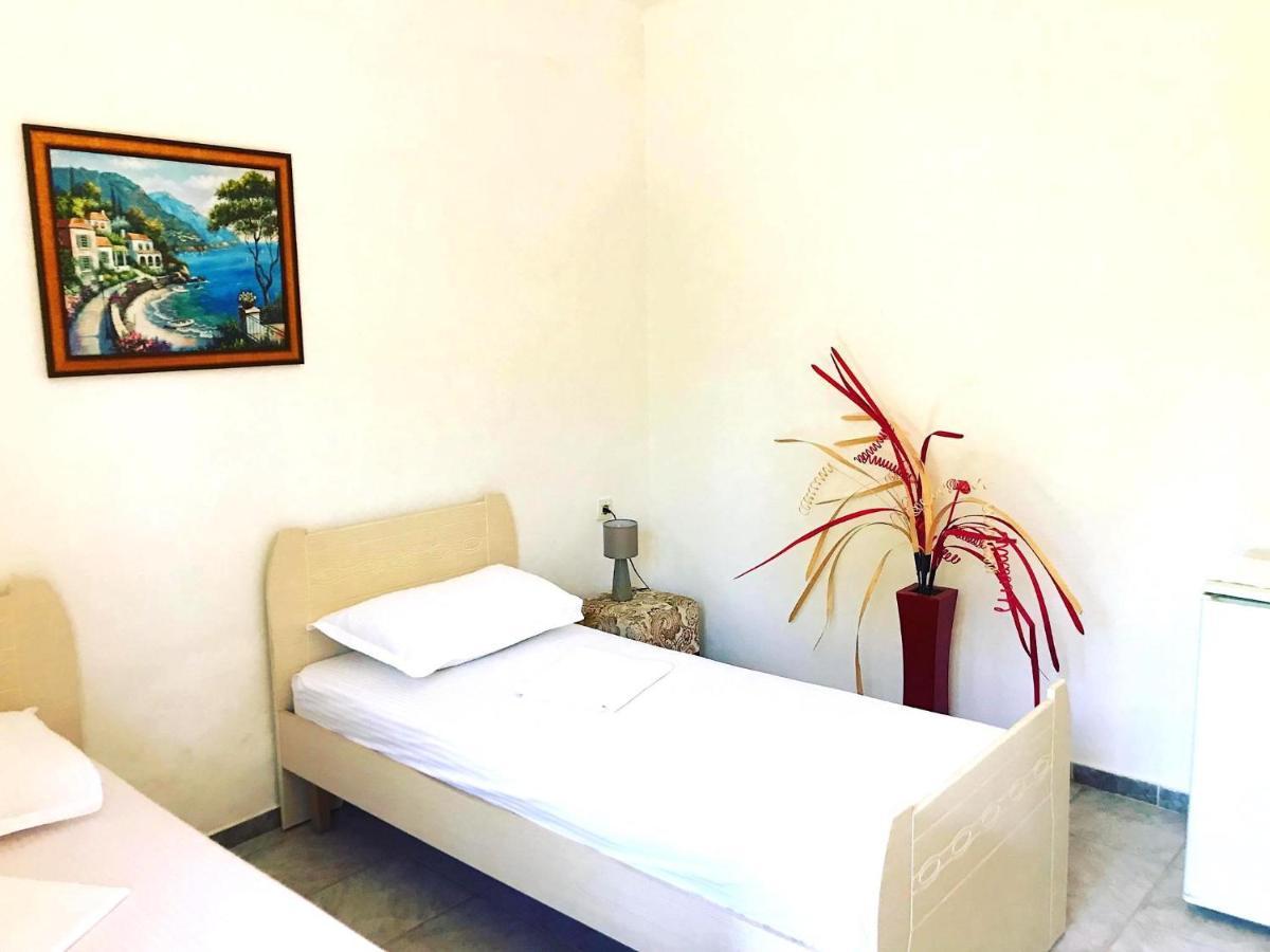 Vila Aliaj Luxury Apartment With 2 Rooms With Private Wonderful Terrace Durrës Extérieur photo