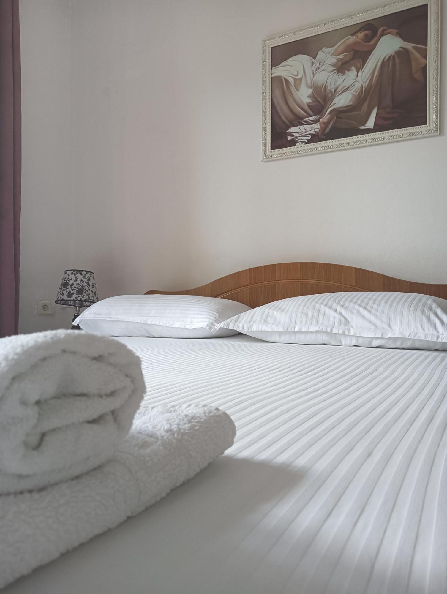 Vila Aliaj Luxury Apartment With 2 Rooms With Private Wonderful Terrace Durrës Extérieur photo