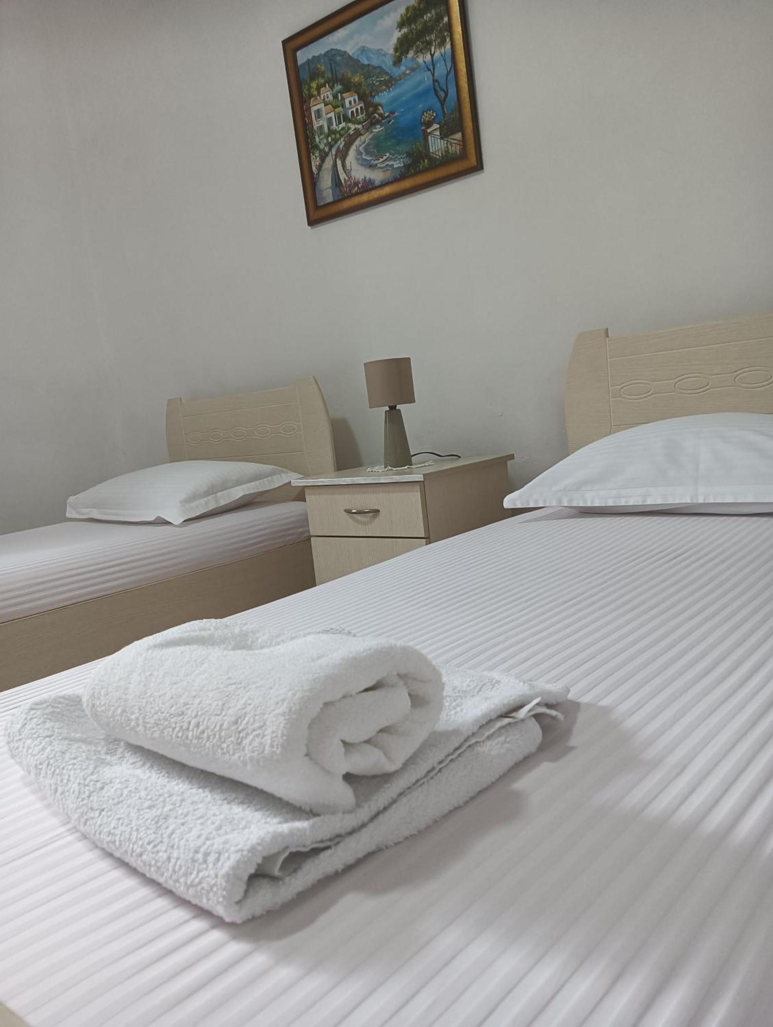 Vila Aliaj Luxury Apartment With 2 Rooms With Private Wonderful Terrace Durrës Extérieur photo