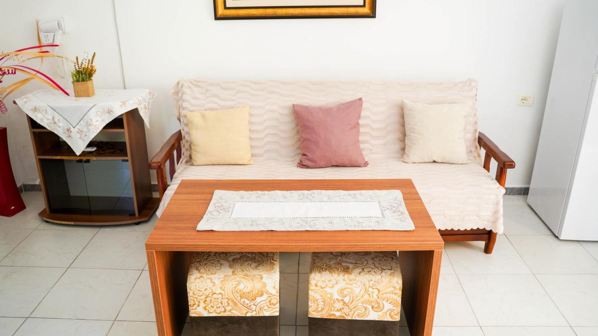 Vila Aliaj Luxury Apartment With 2 Rooms With Private Wonderful Terrace Durrës Extérieur photo